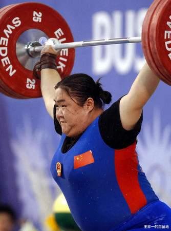 第一个女举重冠军是哪位_举重冠军女_举重冠军叫啥