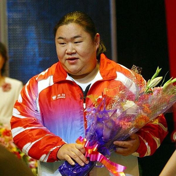 第一个女举重冠军是哪位_举重冠军女2021_举重冠军女名字