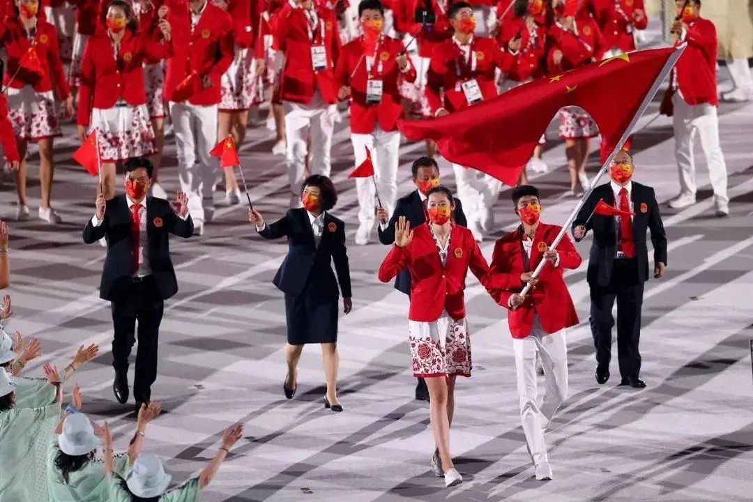 跳水举重冷门_举重跳水冠军是谁图片高清_跳水举重
