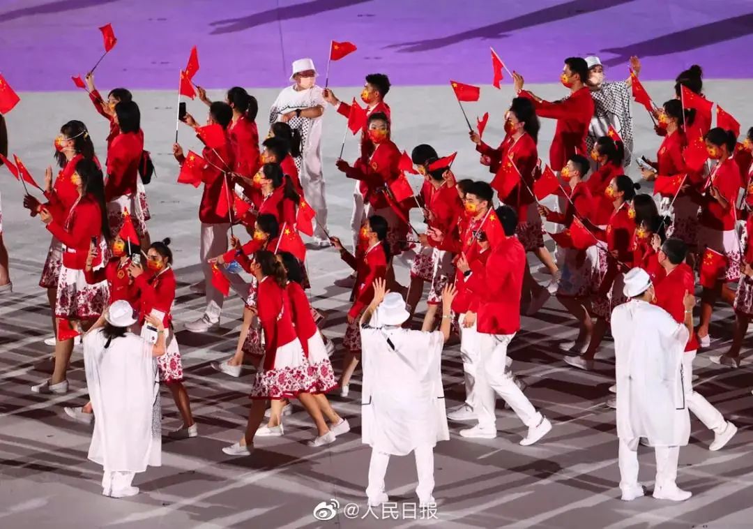 跳水举重冷门_举重跳水冠军是谁图片高清_跳水举重