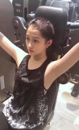 明星晒健身照_明星爱健身_靠健身洗白的明星是谁