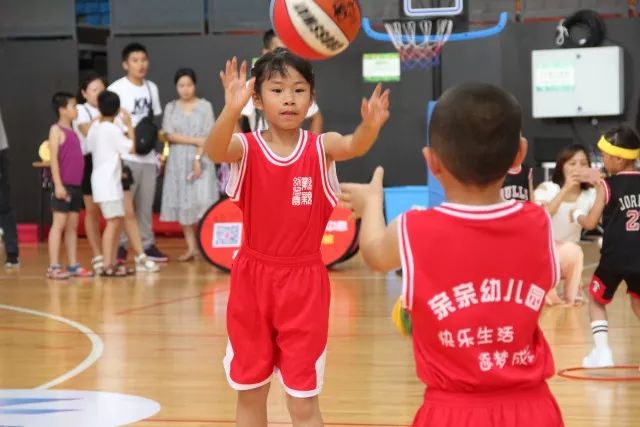 篮球幼儿比赛规则_幼儿篮球赛罚球规则是什么_幼儿篮球罚球线是多长