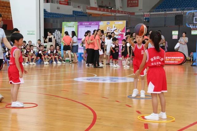 篮球幼儿比赛规则_幼儿篮球赛罚球规则是什么_幼儿篮球罚球线是多长