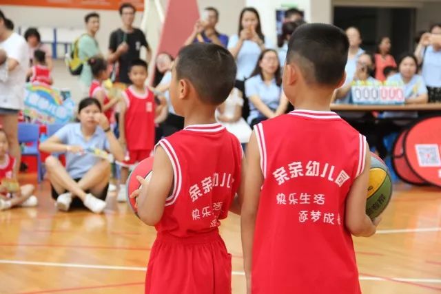 篮球幼儿比赛规则_幼儿篮球罚球线是多长_幼儿篮球赛罚球规则是什么