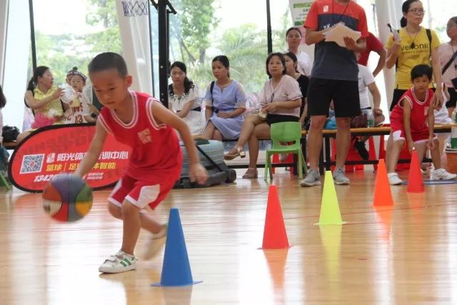 篮球幼儿比赛规则_幼儿篮球罚球线是多长_幼儿篮球赛罚球规则是什么