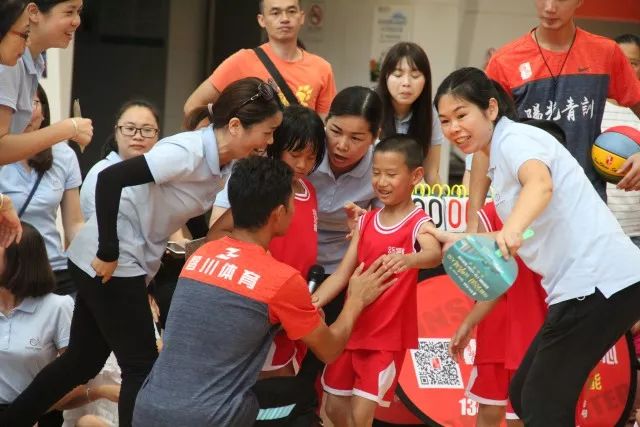 幼儿篮球赛罚球规则是什么_幼儿篮球罚球线是多长_篮球幼儿比赛规则