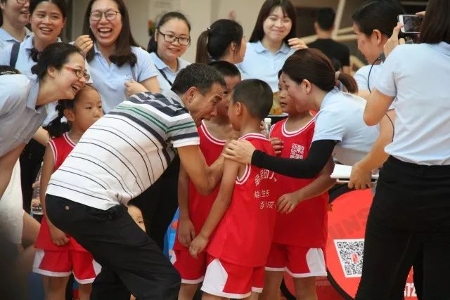 篮球幼儿比赛规则_幼儿篮球罚球线是多长_幼儿篮球赛罚球规则是什么