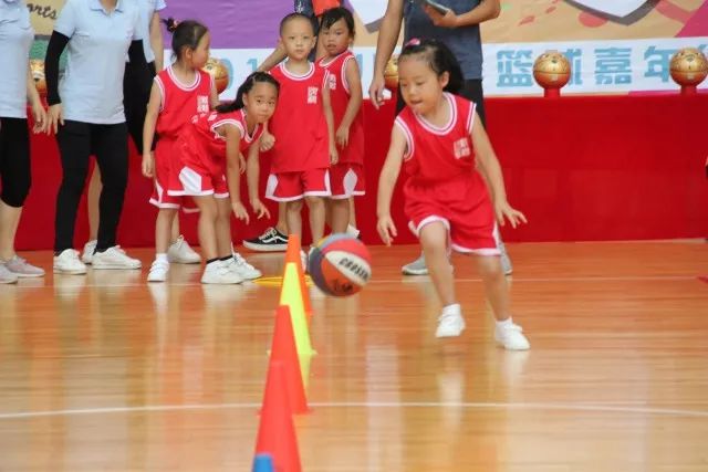 幼儿篮球赛罚球规则是什么_篮球幼儿比赛规则_幼儿篮球罚球线是多长