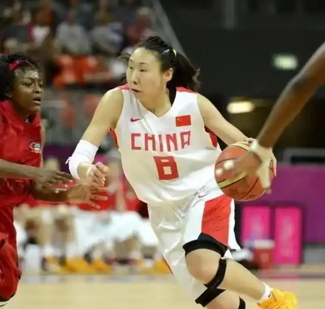 苗立杰：中国女篮传奇人物，退役后复出拯救