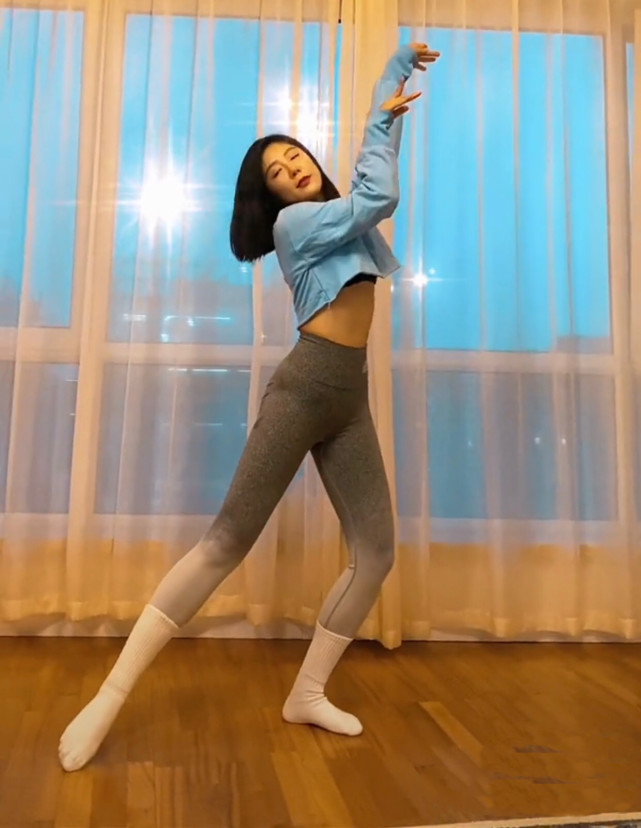 健身操明星女的叫什么_女明星的健身舞视频_女明星健身