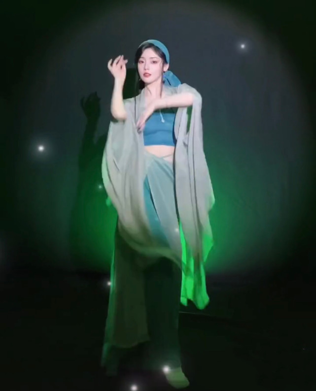 健身操明星女的叫什么_女明星健身_女明星的健身舞视频