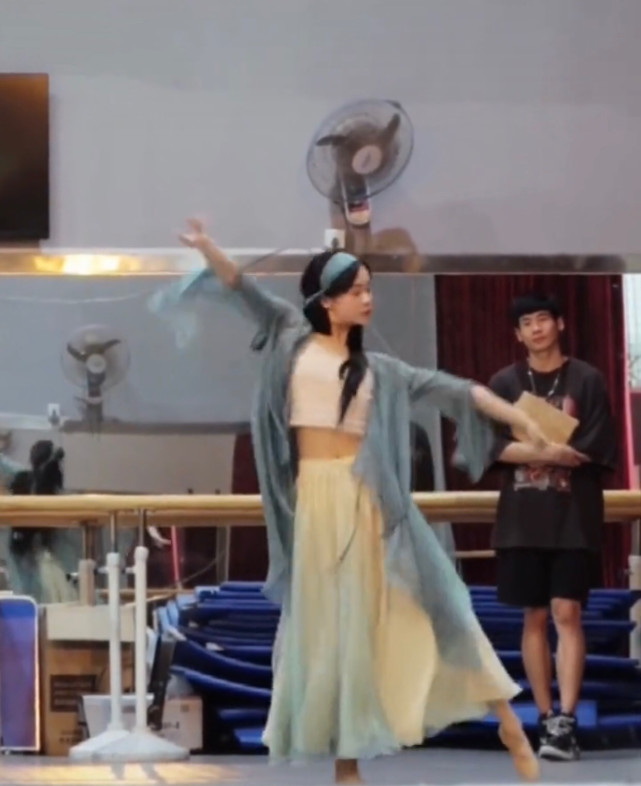 女明星的健身舞视频_女明星健身_健身操明星女的叫什么