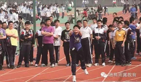 篮球规则女生基础学好还是不学_女生篮球基本规则_女生零基础学篮球规则好吗