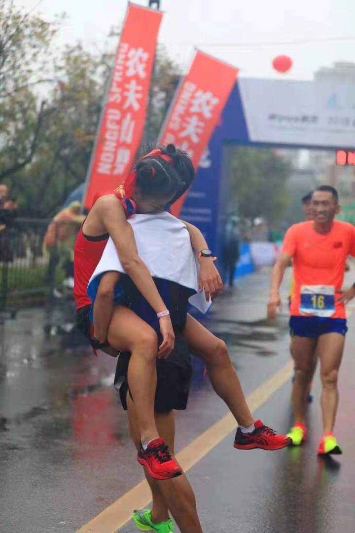 杭州马拉松情侣跑_杭卅马拉松_杭州情侣马拉松