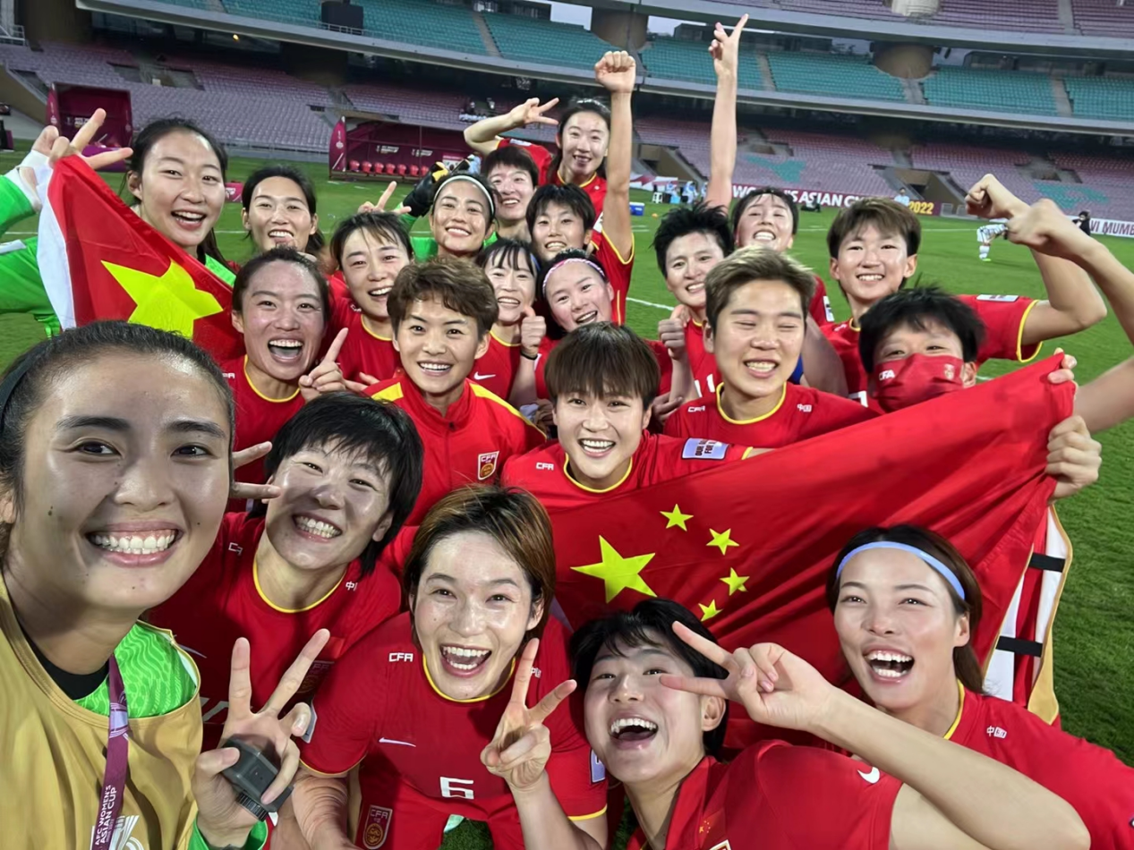 赵丽娜随中国女足夺得了亚洲杯冠军。