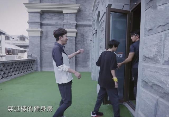 整整七层！吴尊私人豪华健身房曝光，天价运动收藏铺满整面墙