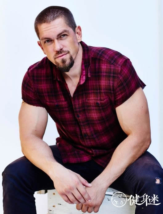 美剧《无耻之徒》肌肉男星Steve Howey