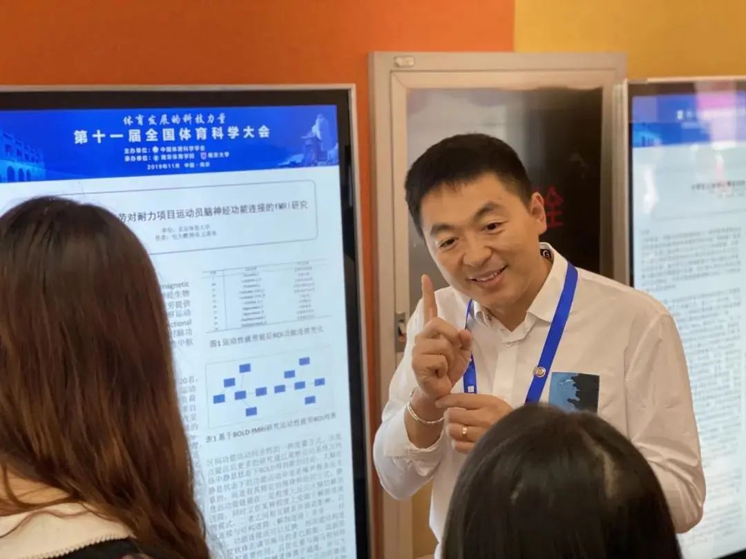视频足球比赛_欧美足球技巧大赛视频直播_视频足球直播平台