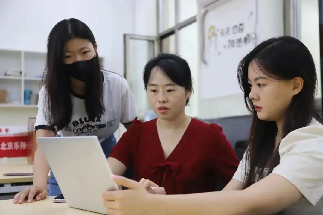 欧美足球技巧大赛视频直播_视频足球直播平台_视频足球比赛